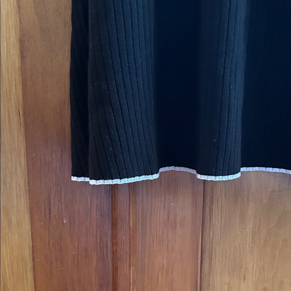 Classic Black Polo Dress with White Accents - Picture 5 of 7
